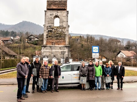 Prostovoljci in vozilo Prostofer